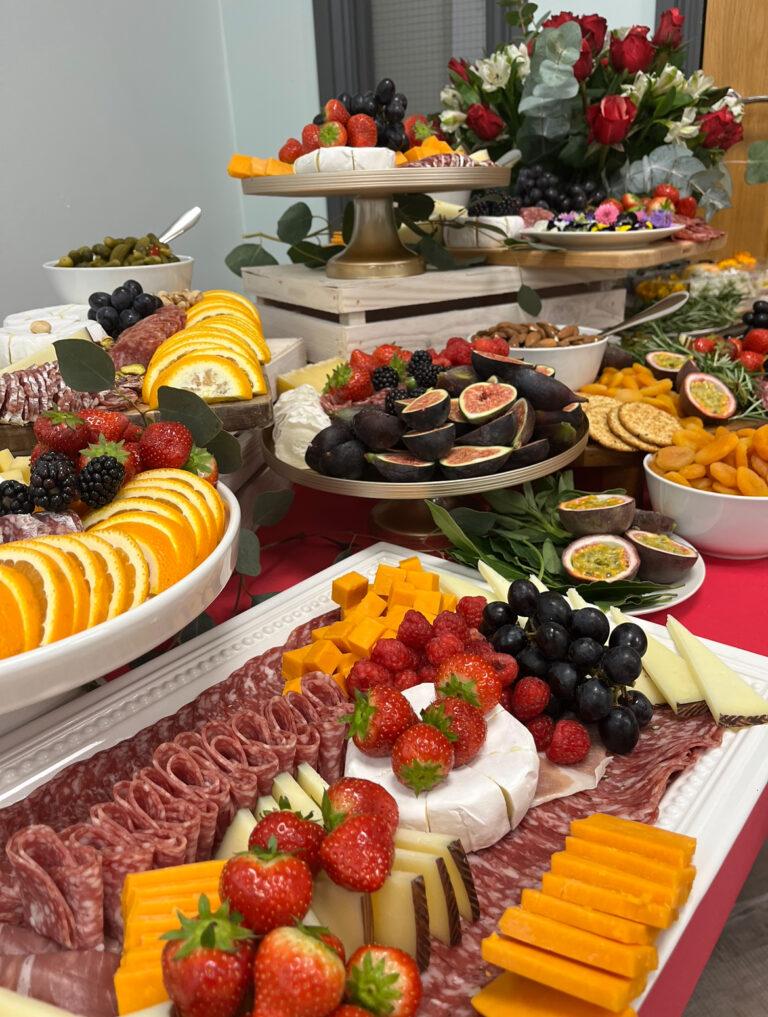 Grazing Table for 20 Guest – ultimate guide how to create sophisticated spread